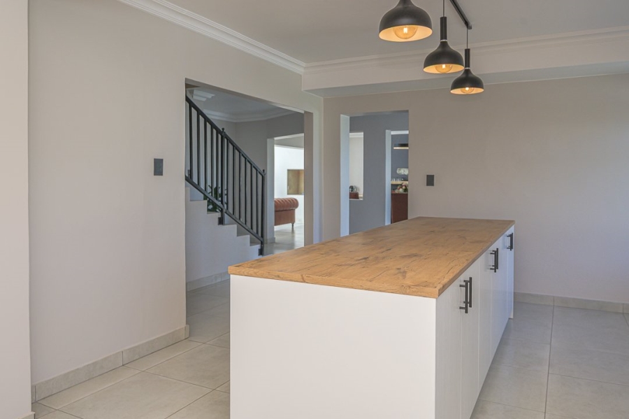 9 Bedroom Property for Sale in Westcliff Western Cape